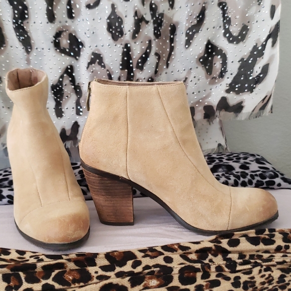 Vince Camuto suede ankle boot - Picture 3 of 9